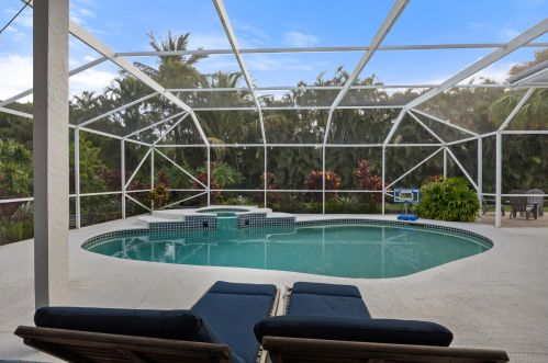 19088 Loxahatchee Riv Rd, Jupiter FL 33458-2414 exterior