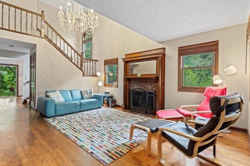 216 Carpenter Ln, Pittsburgh, PA 15212-1961