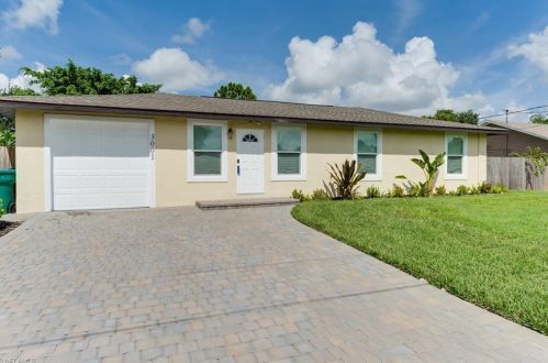 3001 47th St, Naples, FL 34116-8251