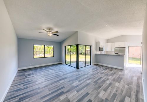 9147 Bedford Dr, Boca Raton FL 33434-5512 exterior