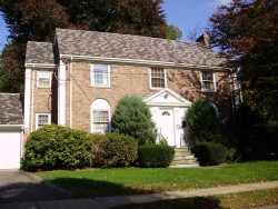 5 Bruce Ln, Newton, MA 02458-2615