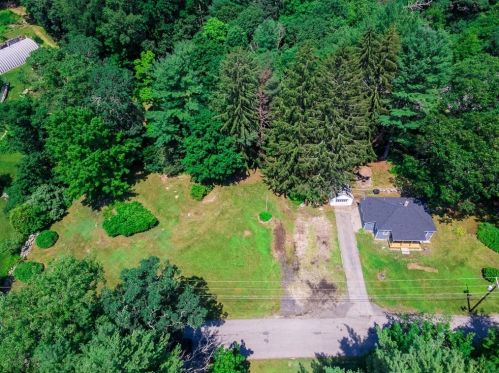 38 Carr St, Sutton, MA 01590-2345