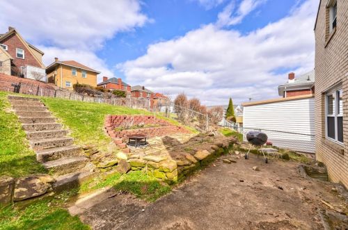 1453 Bellaire Pl, Pittsburgh PA 15226-1907 exterior