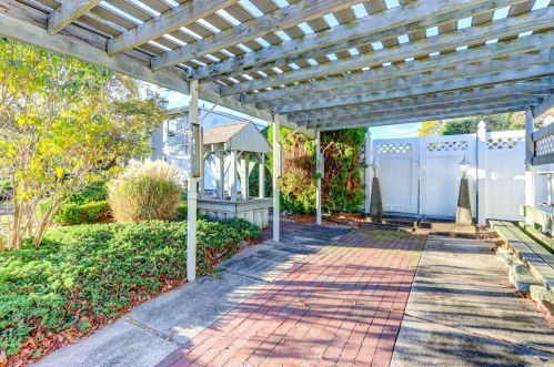 45 Greenfield Ln, Commack NY 11725-1414 exterior