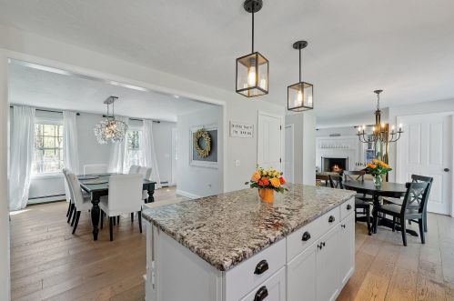 5 Spillway Ln, Concord NH 03301-8303 exterior