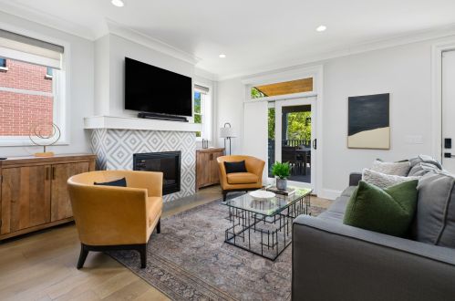 1923 Wellington Ave, Chicago IL 60618-7821 exterior