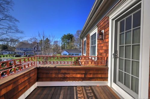 20 Governors Ave, Milford CT 06460-3439 exterior