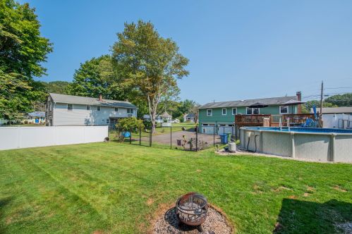 90 Dana Ln, Meriden CT 06451-5032 exterior