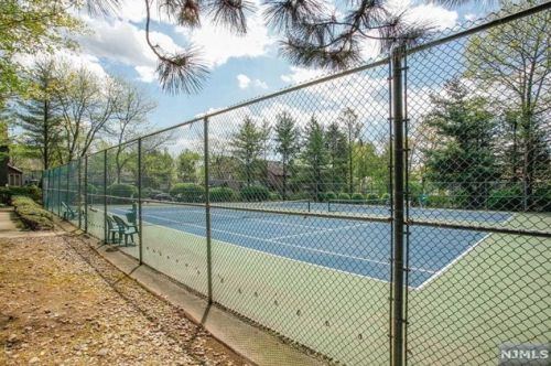 27 Bayard Ln, Mahwah NJ  07430-2236 exterior