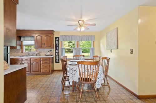 41 Halsey Rd, Woonsocket RI 02895-3837 exterior