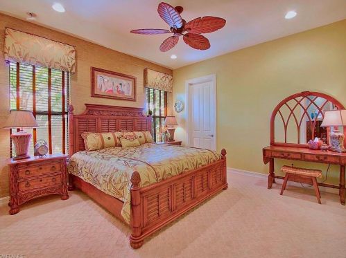 7773 Classics Dr, Naples FL 34113-3170 exterior