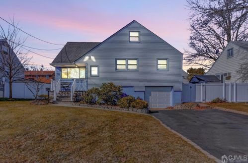 118 Glenwood Ter, Perth Amboy, NJ 08863-1332