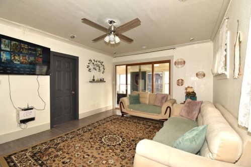 445 75th St, Milwaukee WI  53213-3521 exterior