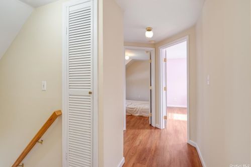 4 Lynhaven Pl, Commack NY 11725-3107 exterior