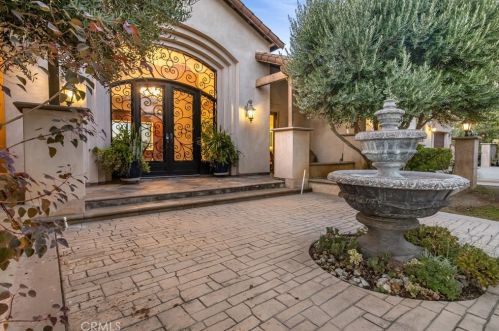 1241 Valencia Mesa Dr, Fullerton, CA 92833-2220