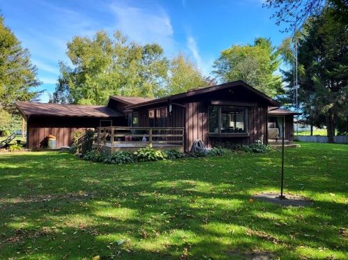 1204 Fleetwood Dr, Manitowoc WI 54220-2362 exterior