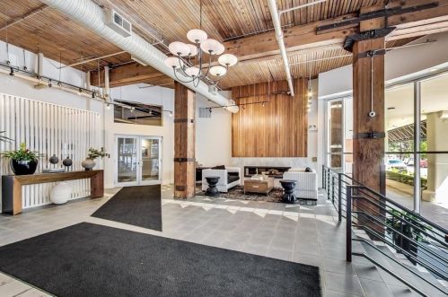 360 Illinois St, Chicago IL 60654-3658 exterior