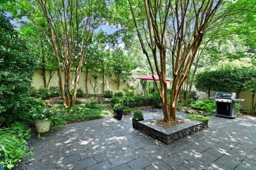 2 Braemore Dr, Atlanta, GA 30328-4845