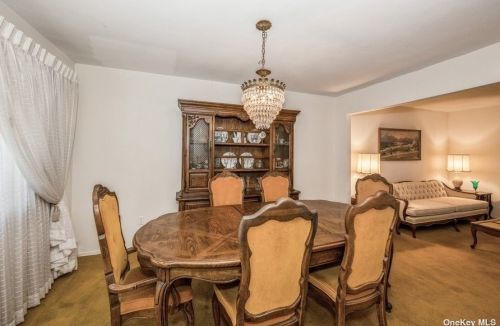 8 Foxdale Ct, Huntington Station NY 11746-1108 exterior