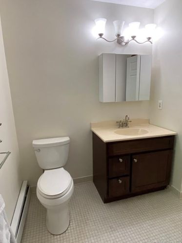 22 Bridle Path Ln, Manchester CT 06042-8303 exterior