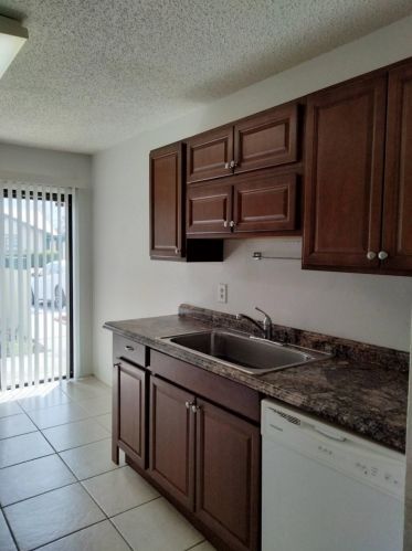 872 Monica St, Fort Pierce, FL 34953-6388