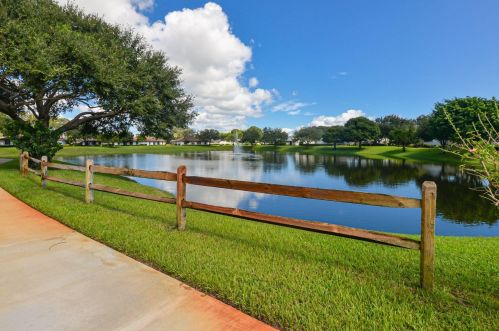 1531 Pheasant Walk, Fort Pierce FL 34950-7008 exterior