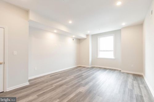 1948 19th St, Philadelphia, PA 19145-2832