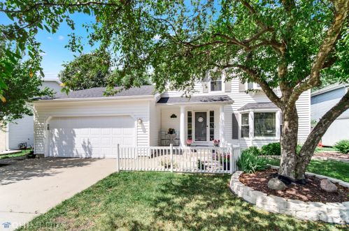 686 Concord Dr, Bull Valley, IL 60014-8565