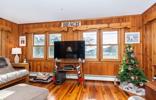 152 Atlantic Ave, Seabrook NH 03874-4828 exterior