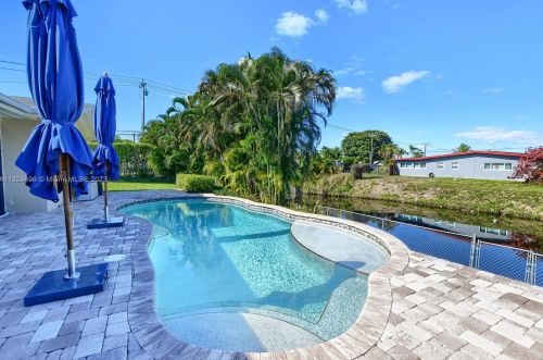 1083 25 Ave, Boynton Beach FL 33435-6731 exterior