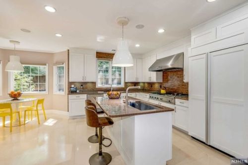 3 Pne Ter, Demarest NJ 07627-1214 exterior