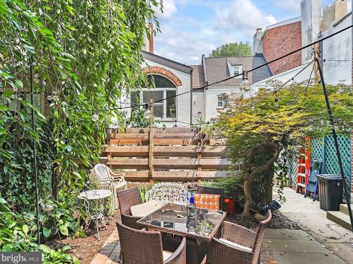 124 Catharine St, Philadelphia PA 19147-3404 exterior