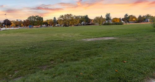 2953 43, Milwaukee WI 53219-3402 exterior