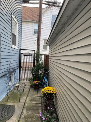 1610 Carmen Ave, Chicago IL 60625-2703 exterior