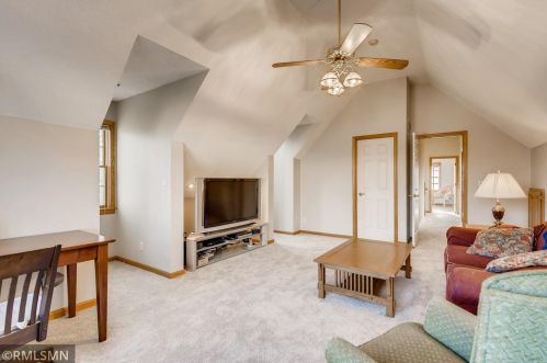 5479 Jenni Ln, Saint Paul MN 55110-5776 exterior