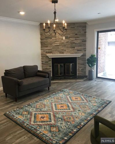 7 Millay Ct, Teaneck NJ 07666-6485 exterior