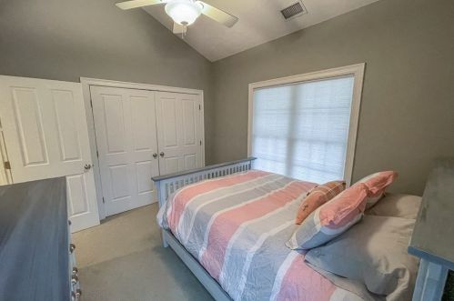 2 Camelot Dr, Worcester MA 01602-1318 exterior