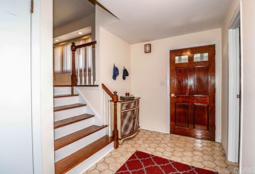 67 Rieder Rd, Edison, NJ 08817-2801