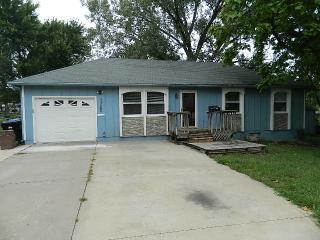 1720 Prairie Rd, Topeka KS  66604-3534 exterior