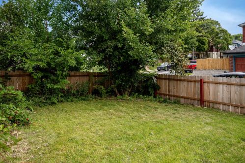 425 Fremont Pl, Milwaukee WI 53219-3066 exterior