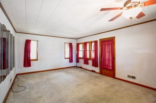 3516 16th St, Milwaukee, WI 53221-1618