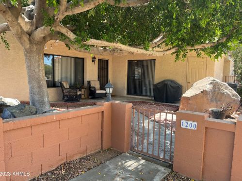 15650 19th Ave, Phoenix AZ  85023-4352 exterior