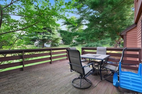 109 Colonial Hill Dr, Wallingford, CT 06492-3468