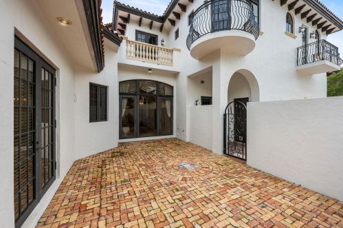 8060 Twin Lk Dr, Boca Raton FL 33496-1945 exterior