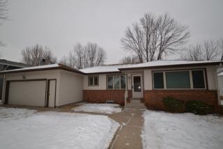 382 Lunar Ln, Bismarck, ND 58503-0468