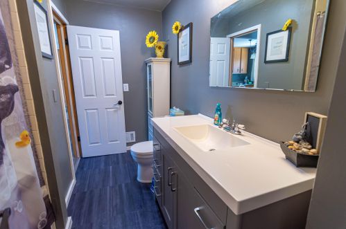 6613 Dodge Pl, Milwaukee WI  53220-1329 exterior