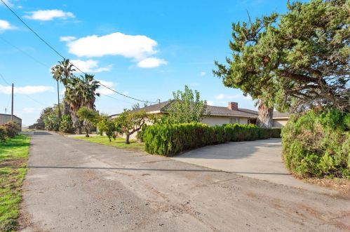 2507 Golf Rd, Turlock CA 95380-9748 exterior