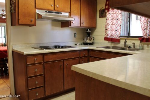 220 Paseo Seco, Green Valley, AZ 85614-2724