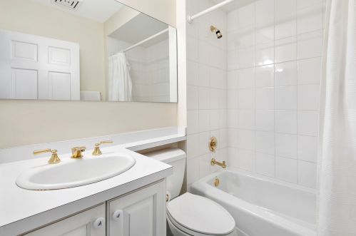 2039 Mohawk St, Chicago IL 60614-4514 exterior