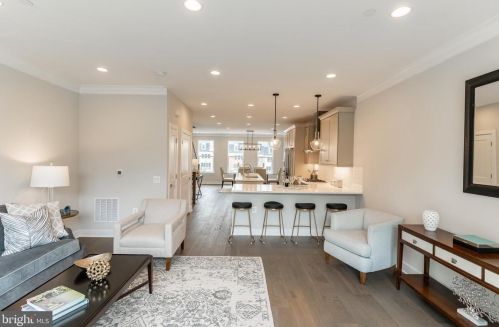 10338 Grosvenor Pl, Rockville MD 20852 exterior